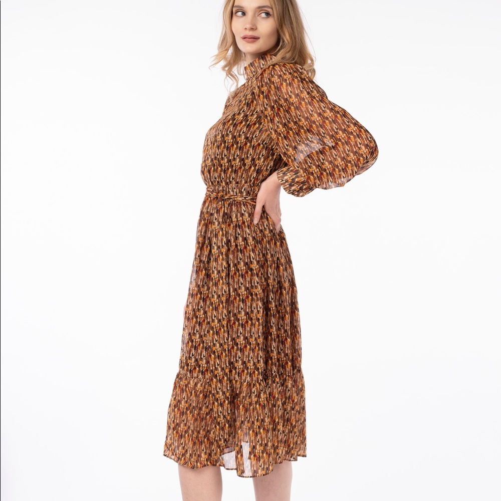 Printed Midi dress comes in S,M,L